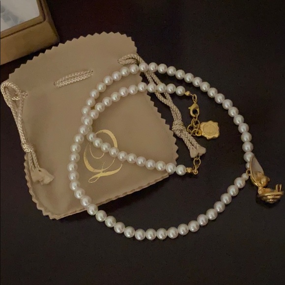 Hot Topic Jewelry - Disney q-pot little oyster Alice in wonderland